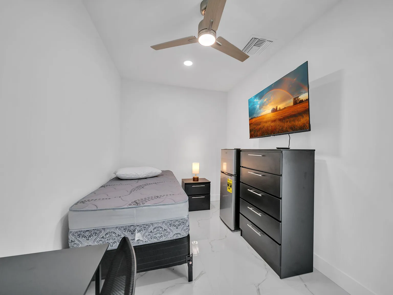 4 bed, 3.0 bath, 1500 sqft, $910 — Photo 2