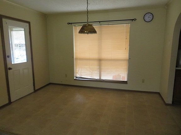 5th image of 6131 Diamond Ave