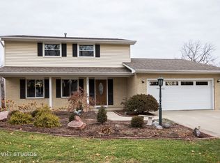 800 Valley View Dr, Ottawa, IL 61350