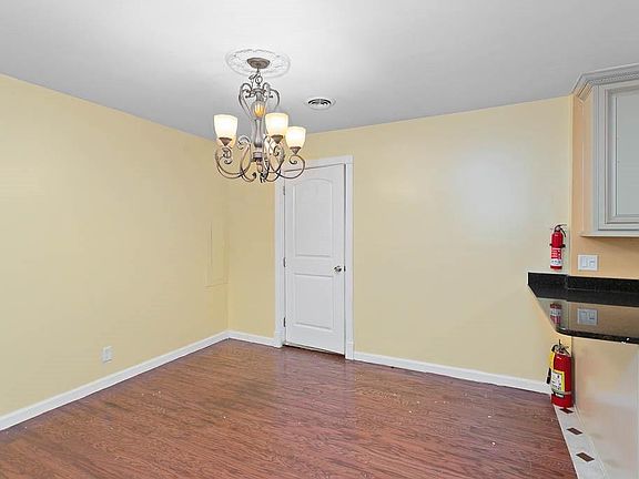 4th image of 123 S Lake Dr