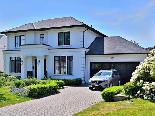 2777 Dewdney Ave, Oak Bay, BC V8R 3M3