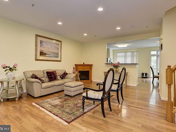 2nd image of 2200 Barnet Ct