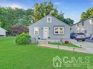 1735 Holly Rd, North Brunswick, NJ 08902