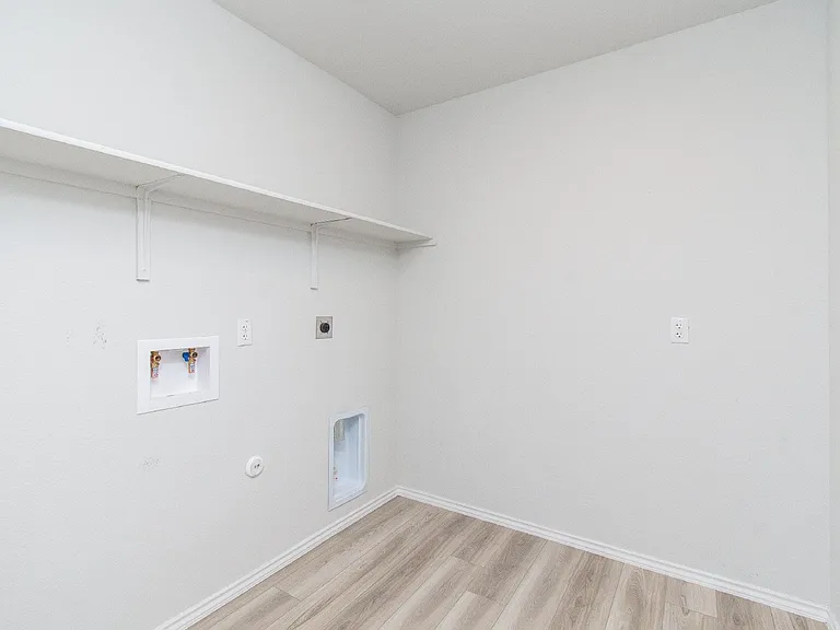 10009 Avendesora Rd — Photo 16