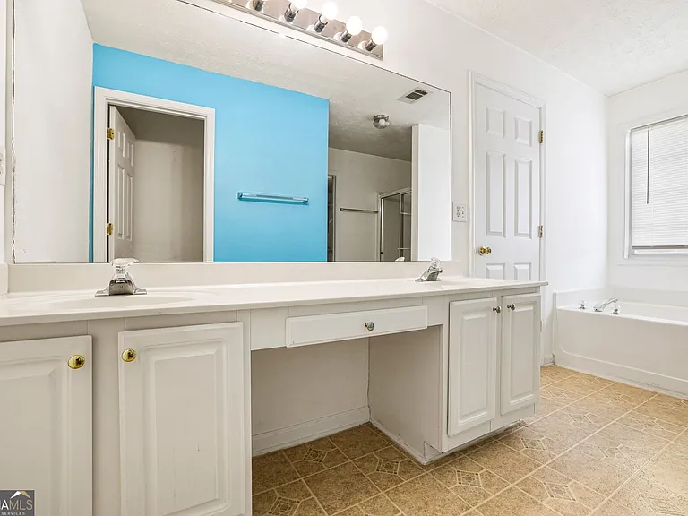 690 Burnham Rdg — Photo 19