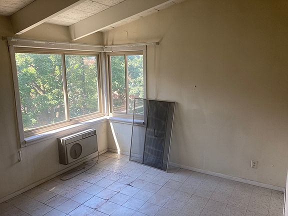 3rd image of 1920 W Hood Ave #3A