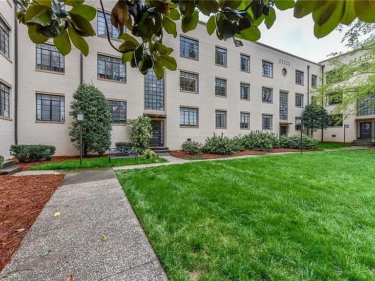 1121 Myrtle Ave #3 — Photo 2