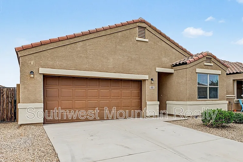 3 bed, 2.0 bath, 1650 sqft, $1,895 — Photo 3