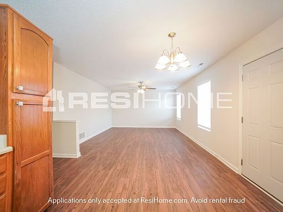 5th image of 8122 Grove Berry Dr