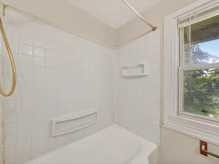 8123 Manor St — Photo 10