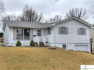 8213 Hillside Dr, Omaha, NE 68114