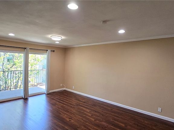 4th image of 400 N Acacia Ave