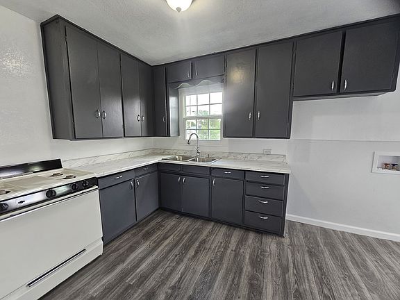 4th image of 3620 NE 11th Ave