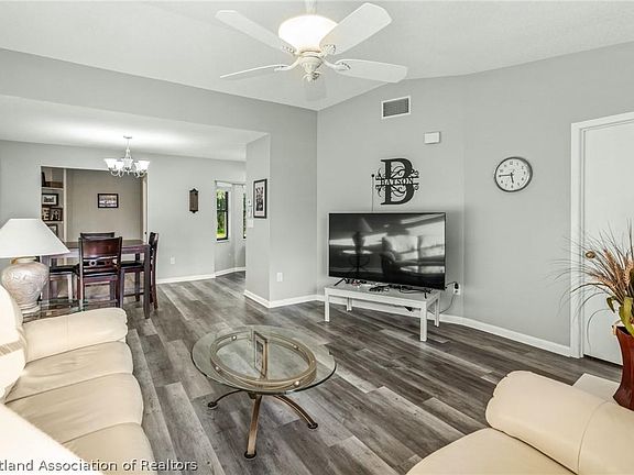 3rd image of 1820 N Highlands Blvd