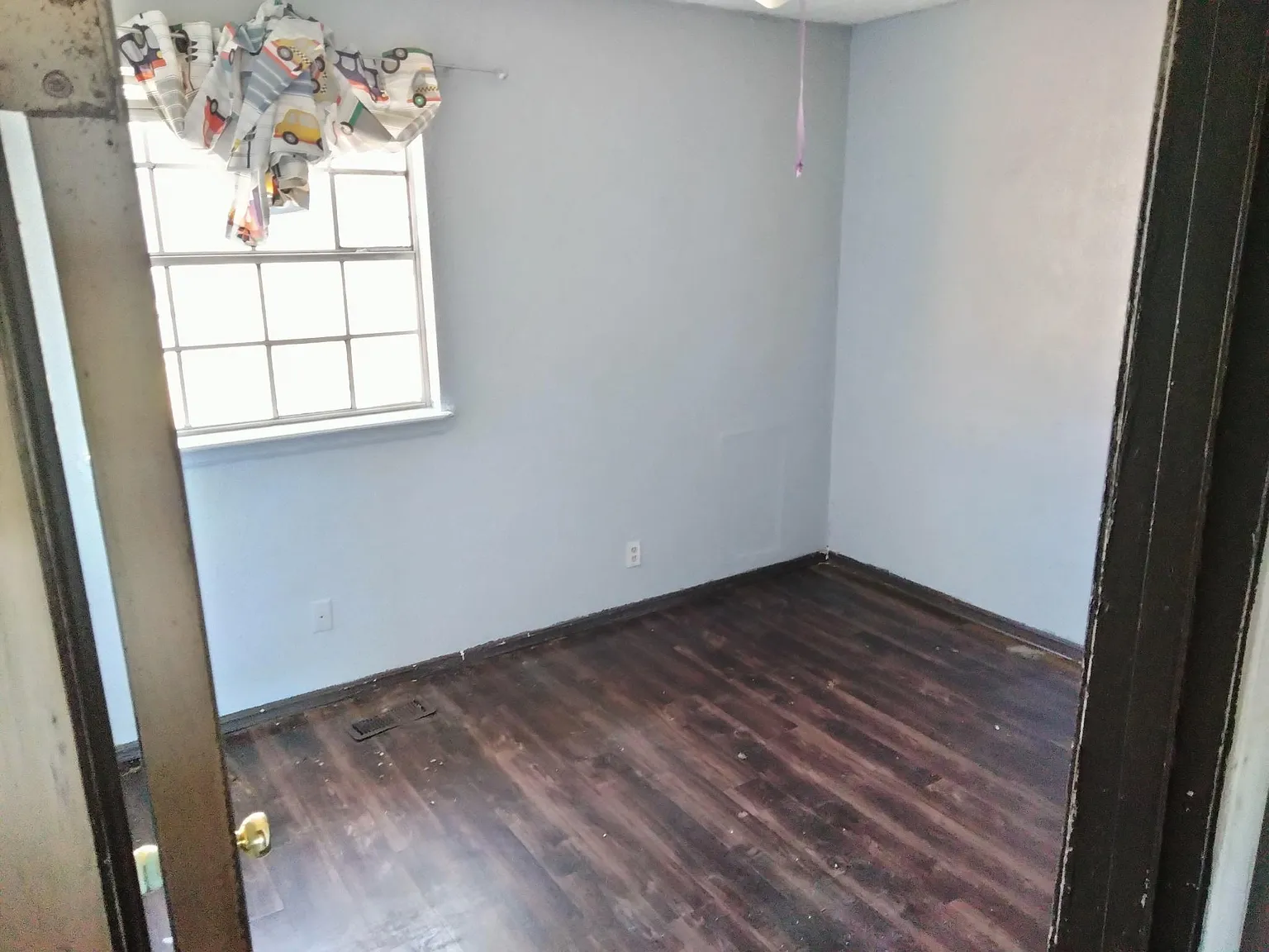 3 bed, 1.5 bath, 1147 sqft, $1,300 — Photo 4