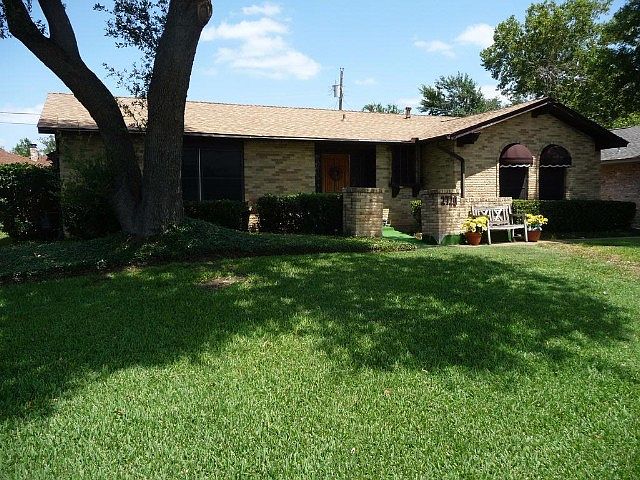 2nd image of 2720 Lago Vista Loop
