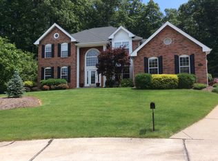 16752 Highland Summit Dr, Ballwin, MO 63011