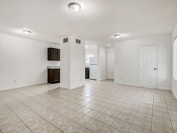 4th image of 422 W Harlan Ave