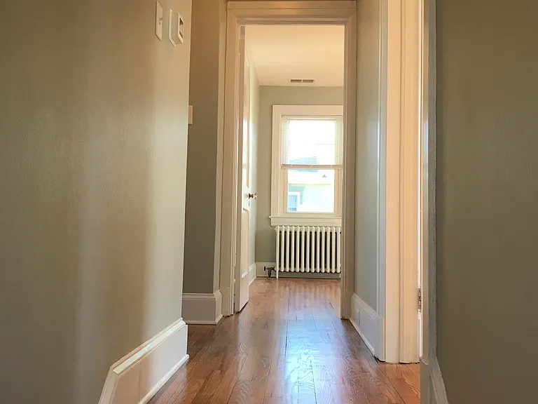 6 W Cecil St — Photo 17