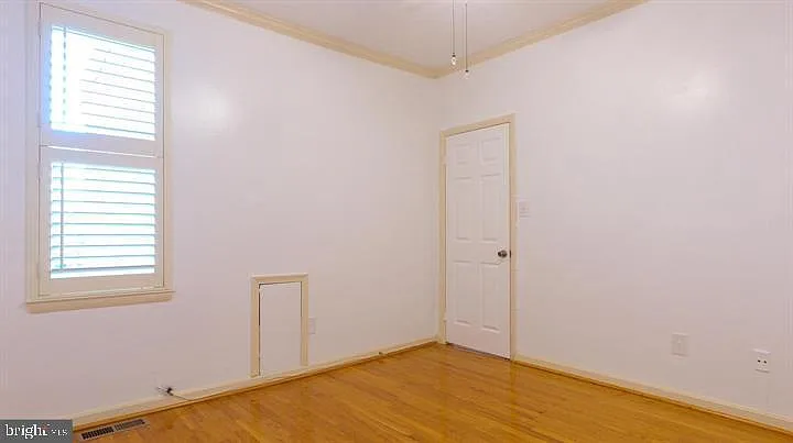 1209 E St NE — Photo 24
