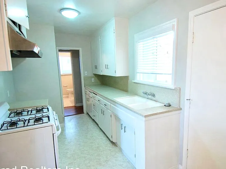 215 Avenida Granada — Photo 6