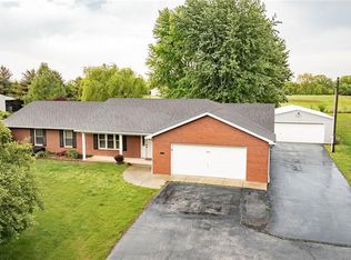 31822 Irish Ln, Brighton, IL 62012