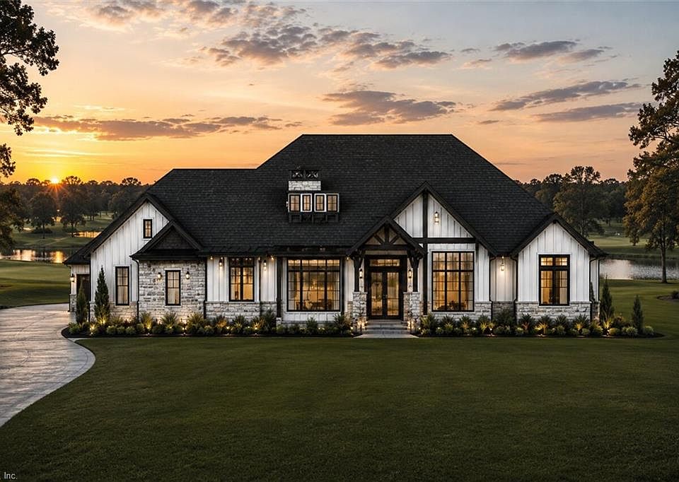 1st image of 302 Muirfield
