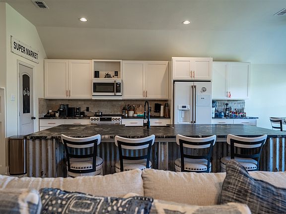 5th image of 1824 Fair Oaks Ln