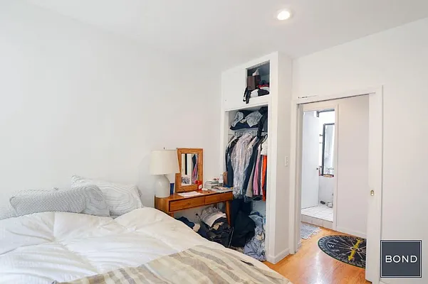 Rented by Bond New York | media 23