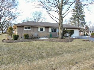 24 Crescent Rd, Lake Zurich, IL 60047