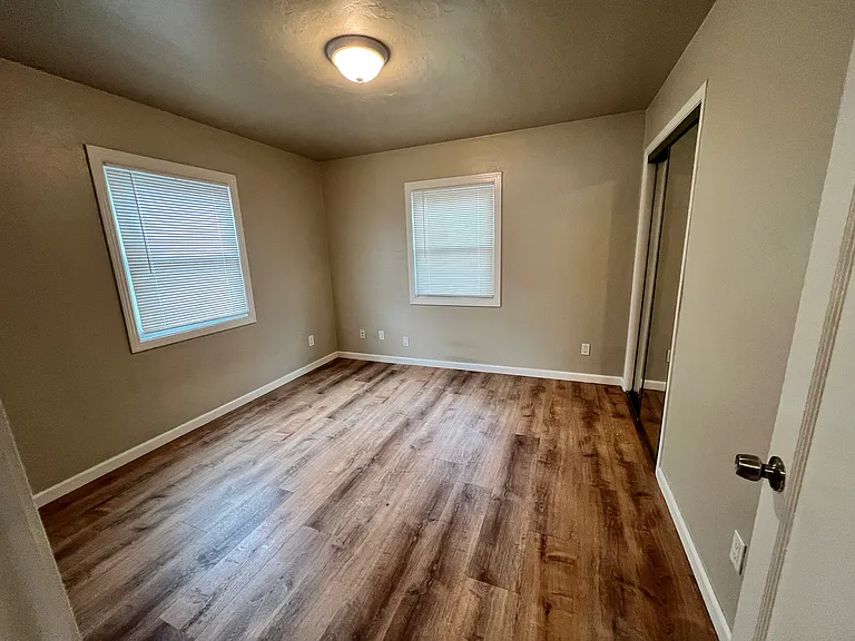 22887 Grand St — Photo 15
