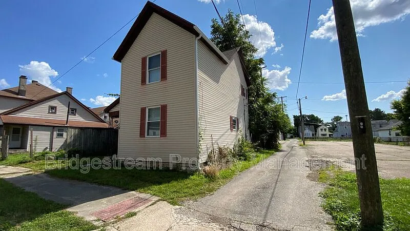 2 bed, 1.5 bath, 1056 sqft, $995 — Photo 2