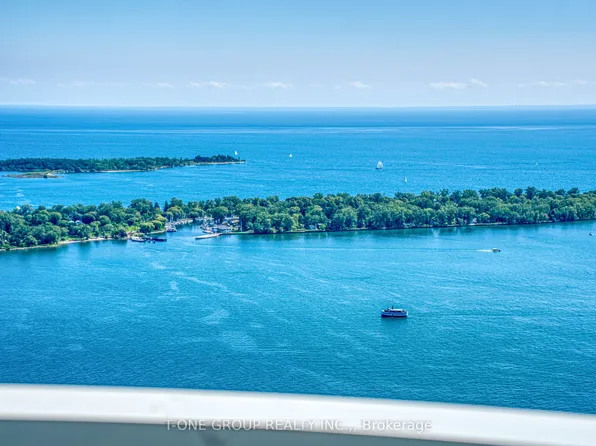 138 Downes St #6807, Toronto, ON M5E 0E4