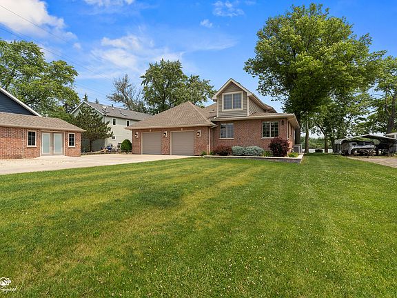 3rd image of 8043 Tamarack Ln