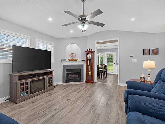 5th image of 493 Joseph Bryan Way