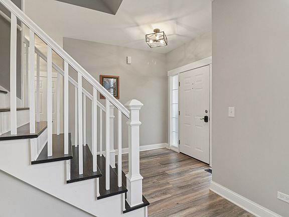 3rd image of 220 S Glenbrook Trl