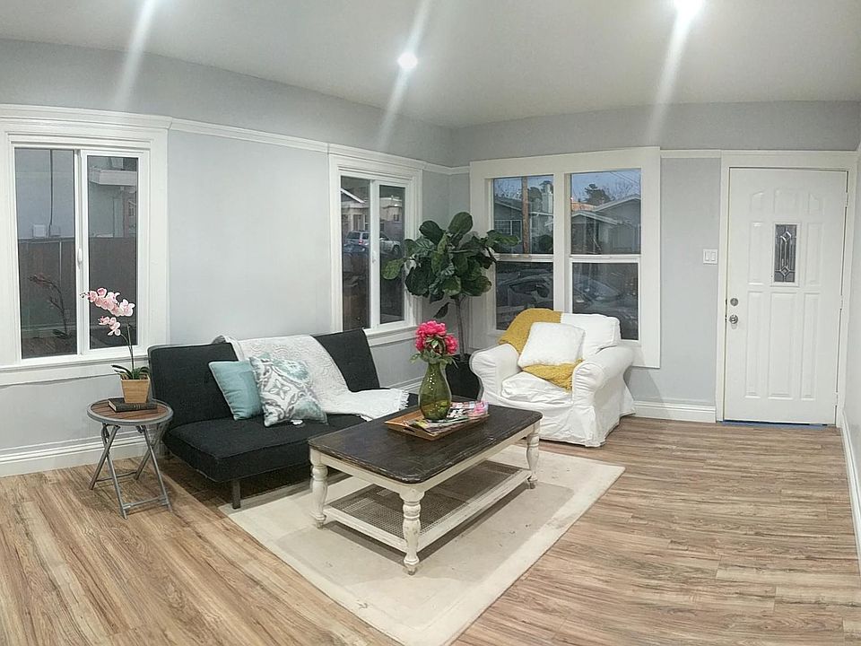 1st image of 2825 Parker Ave