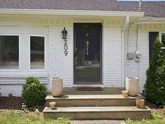 4th image of 209 Stable Rd