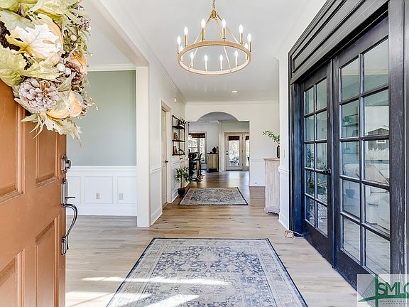 5th image of 22 Lake Heron Court W