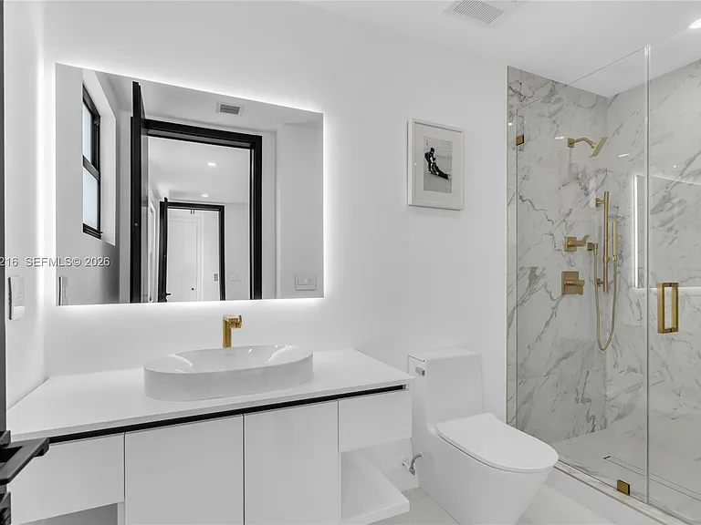 3228 NE 7th St — Photo 32