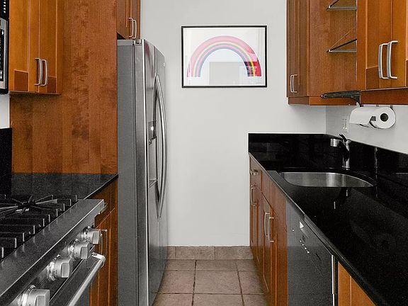 5th image of 35 E 10th St APT 2C