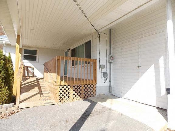 4th image of 148 Mountain Dr