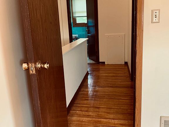 4th image of 1327 6th St S #B