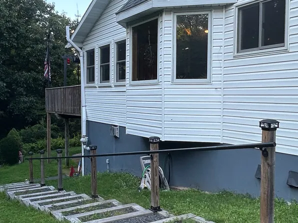122 Nicoll Ln #B, Henryville, PA 18332
