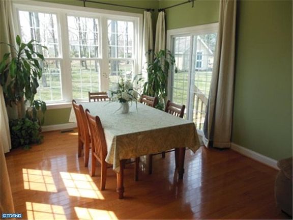 4th image of 55 Jamie Ln