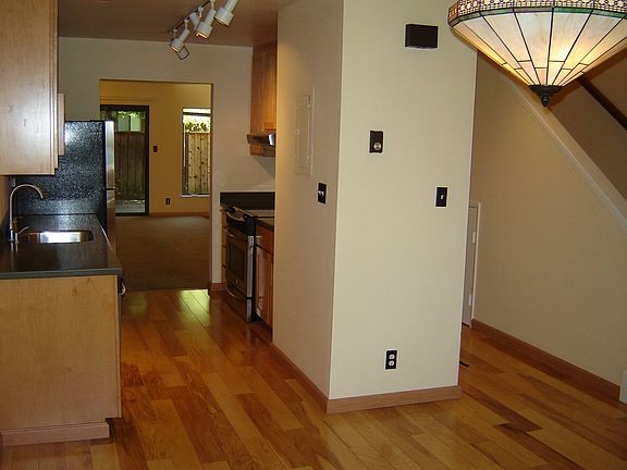 3rd image of 1275 Poplar Ave APT 104