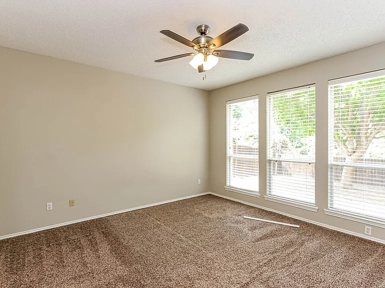 3703 Sycamore Ln — Photo 10