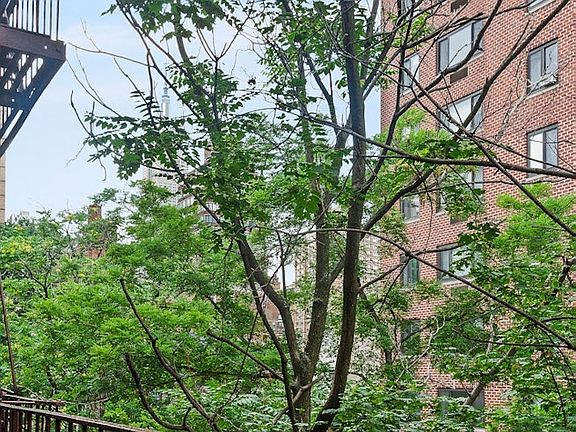 3rd image of 229 E 29th St APT 5L