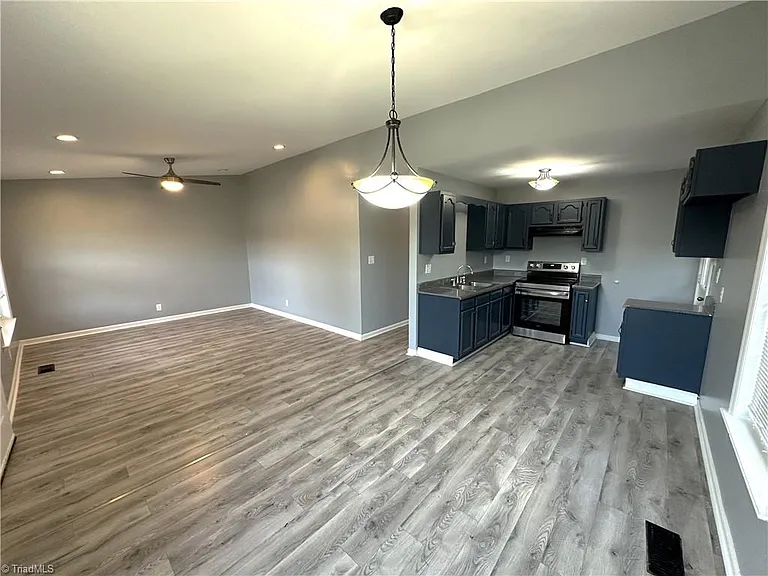 2127 Fairbrother St — Photo 12