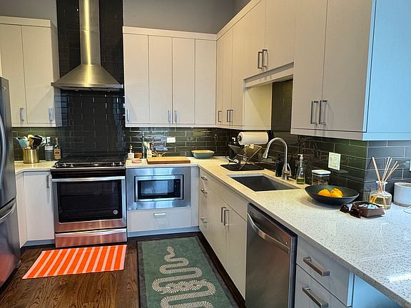 3rd image of 5 N Oakley Ave #404